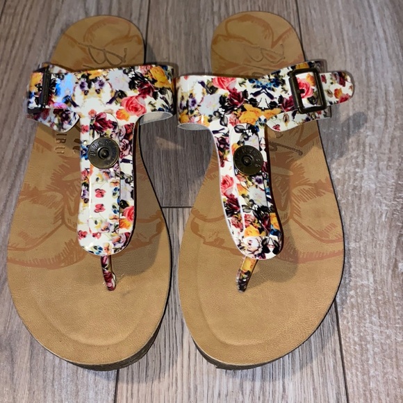 Blowfish Shoes - Floral blowfish sandals 🩴 🌻